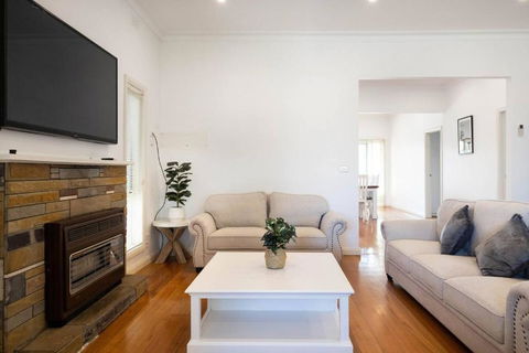 Rosebud Reset - A Beachside Group Getaway - Kempsey Accommodation 1