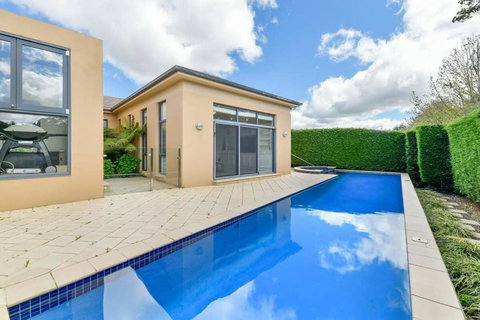 Roselawn Retreat - Pool, Incredible Views, Sleeps 8 - Kempsey Accommodation 3