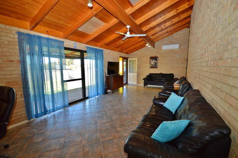 Rossys Retreat - Kalbarri WA - Kempsey Accommodation 0