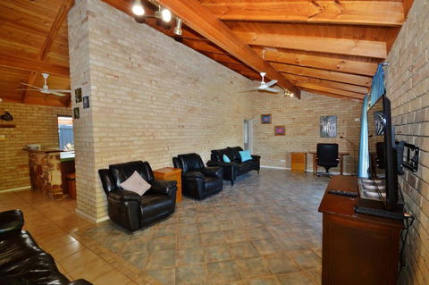 Rossys Retreat - Kalbarri WA - Kempsey Accommodation 2