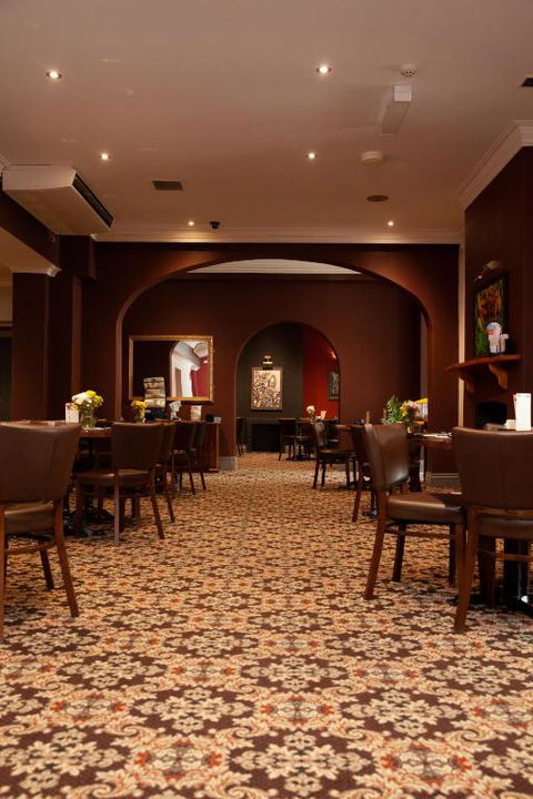 Royal Hotel Singleton - Kempsey Accommodation 1