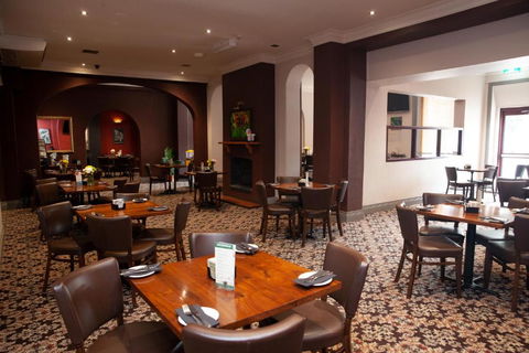 Royal Hotel Singleton - Kempsey Accommodation 2