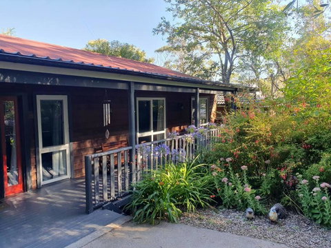 Rustic Queen Of Leura - Kempsey Accommodation 2
