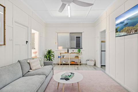 Sage Cottage! CBD Perfection! - Kempsey Accommodation 0