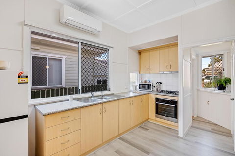 Sage Cottage! CBD Perfection! - Kempsey Accommodation 1
