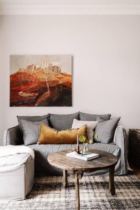 Sailors Whisk, Luxurious Restored Antique Cottage - Kempsey Accommodation 3