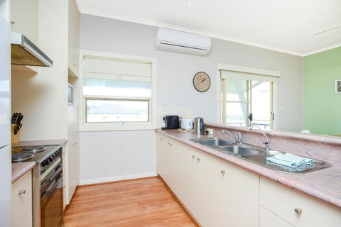 Salt - Aldinga Beach - C21 SouthCoast Holidays - Kempsey Accommodation 2