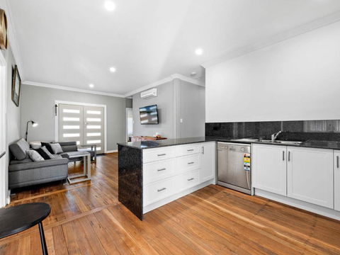 Salty Sea Cottage - Kempsey Accommodation 3