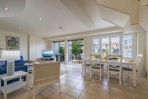 Sandcastles 4 -8 Ala Moana Way - Kempsey Accommodation 1