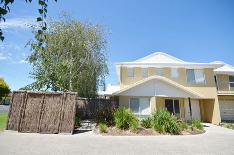 Sandpiper 10 - Close To Town And Beach - Kempsey Accommodation 0