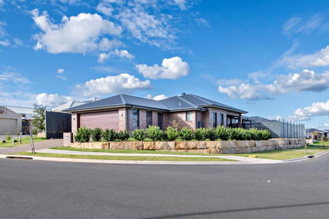 Sandstone - Family Entertainer, Refined Living - Kempsey Accommodation 3