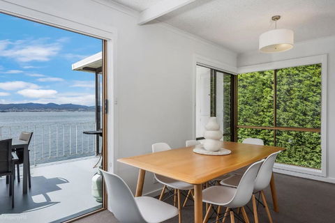 Sandy Bay Waterfront - Kempsey Accommodation 1
