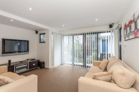 Sandy Beach One - Kempsey Accommodation 2
