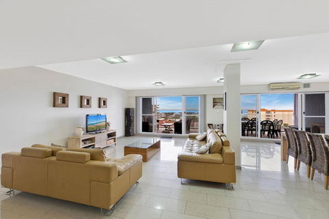 Sandy Cove Apartment The Entrance 48a - Kempsey Accommodation 1