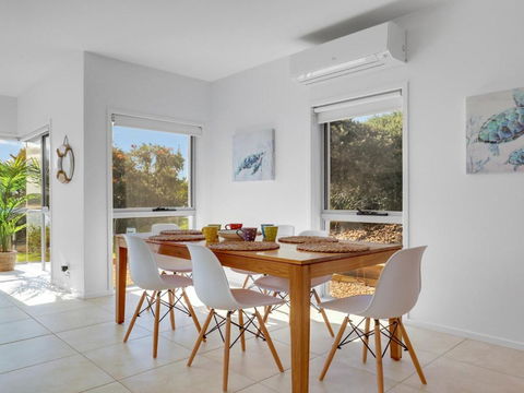 Sandy Cove - Kempsey Accommodation 3