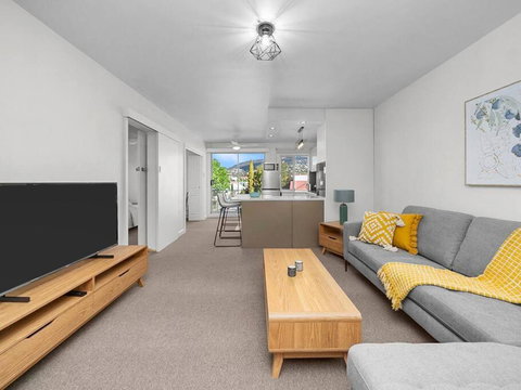 Sandy Bay Apartment With Hobart River View, Near UTAS - Stroll To Cafes And Shops - Kempsey Accommodation 2