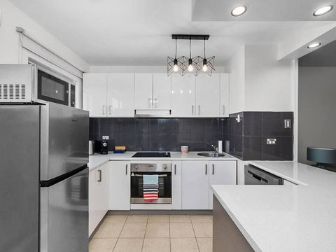 Sandy Bay Apartment With Hobart River View, Near UTAS - Stroll To Cafes And Shops - Kempsey Accommodation 3