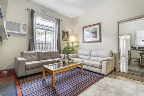 Spacious Urban Delight In Coburg - Kempsey Accommodation 0