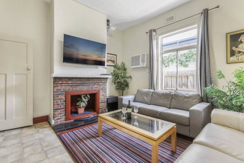 Spacious Urban Delight In Coburg - Kempsey Accommodation 1