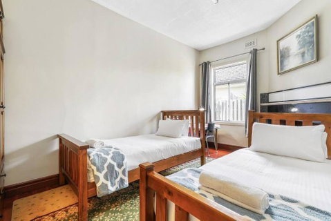 Spacious Urban Delight In Coburg - Kempsey Accommodation 3