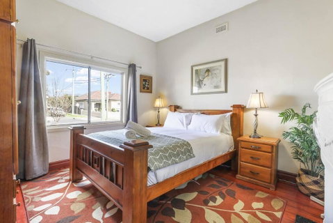 Spacious Urban Delight In Coburg - Kempsey Accommodation 2
