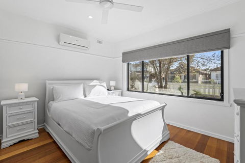 Spacious 3-Bed With Outdoor Dining Near Airport - Kempsey Accommodation 1