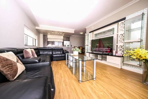 Spacious 3bed Apt With Pool & Gym Near Parramatta - Kempsey Accommodation 3