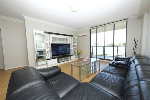 Spacious 3bed Apt With Pool & Gym Near Parramatta - Kempsey Accommodation 0