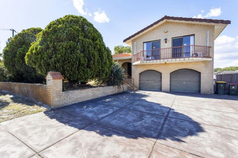 Spacious Family Retreat - EXECUTIVE ESCAPES - Kempsey Accommodation 0