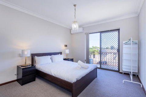 Spacious Family Retreat - EXECUTIVE ESCAPES - Kempsey Accommodation 1