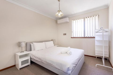 Spacious Family Retreat - EXECUTIVE ESCAPES - Kempsey Accommodation 2