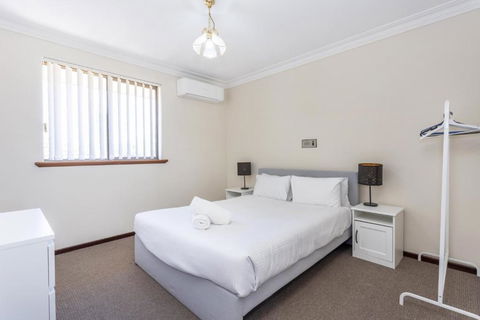 Spacious Family Retreat - EXECUTIVE ESCAPES - Kempsey Accommodation 3