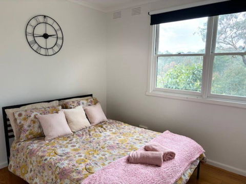 Spacious 4 Bed, 2 Lounge, 2 Bath, Acre Home With Tree Top Views - Yarra Valley Gateway! - Kempsey Accommodation 3
