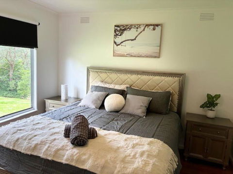 Spacious 4 Bed, 2 Lounge, 2 Bath, Acre Home With Tree Top Views - Yarra Valley Gateway! - Kempsey Accommodation 1