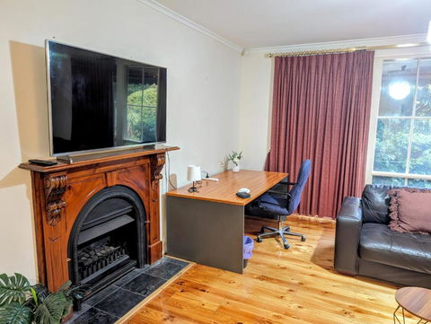 Spacious, Modern & Stylish Vacation Home - Kempsey Accommodation 2