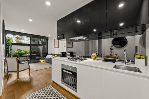 StayCentral - Hawthorn East - Study, 2 Car Spaces - Kempsey Accommodation 1