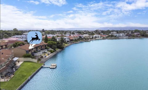 Stunning Lake View Townhouse-Dream Staycation - Kempsey Accommodation 0