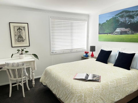 Swan Townhouse - Kempsey Accommodation 0
