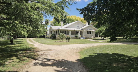 The Avenue Anahdale - Hidden 2.7 Acre Estate In Town - Kempsey Accommodation 0
