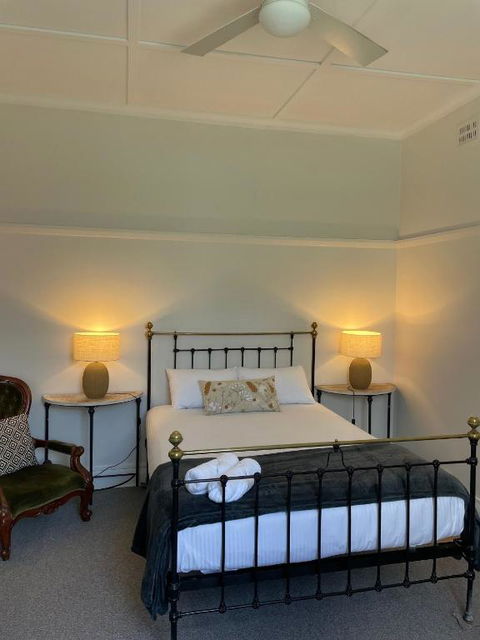 The Bolt Inn - Kempsey Accommodation 1