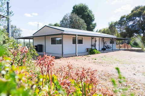The Bungalow Cottage - Kempsey Accommodation 3