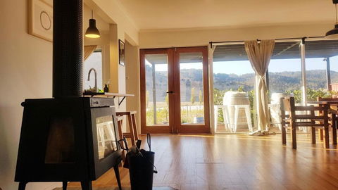 The Harvest, Ese Vineyard Cottage - Kempsey Accommodation 2