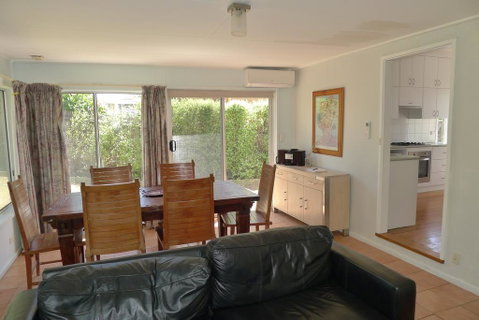 BEACHPOINT COTTAGE - Kempsey Accommodation 3