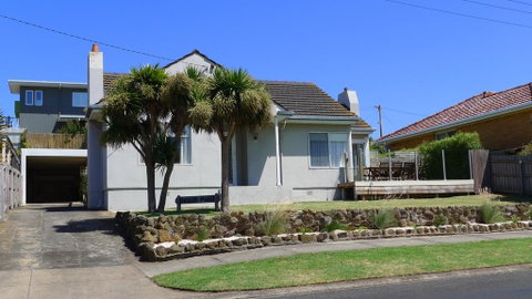 BEACHPOINT COTTAGE - Kempsey Accommodation 0