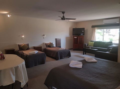 Beachport Motor Inn - Kempsey Accommodation 1