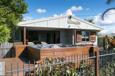 Beachside Cottages - Kempsey Accommodation 1