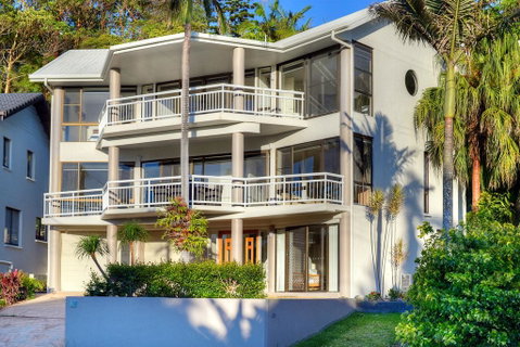 BEACHSIDE MANOR - Walk To The Beach - Kempsey Accommodation 0