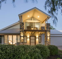 Beachstone - Stylish Spacious Home Opposite Beach and Close to Town - Kempsey Accommodation