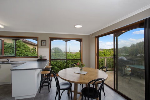 Beacon Point House - Kempsey Accommodation 0