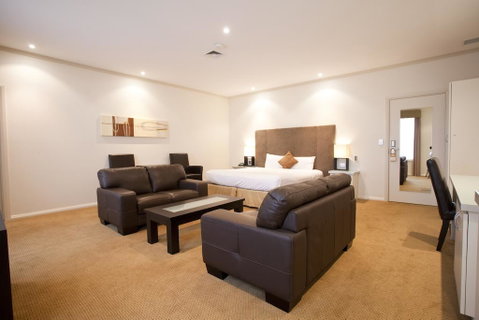 Beau Monde International - Kempsey Accommodation 1